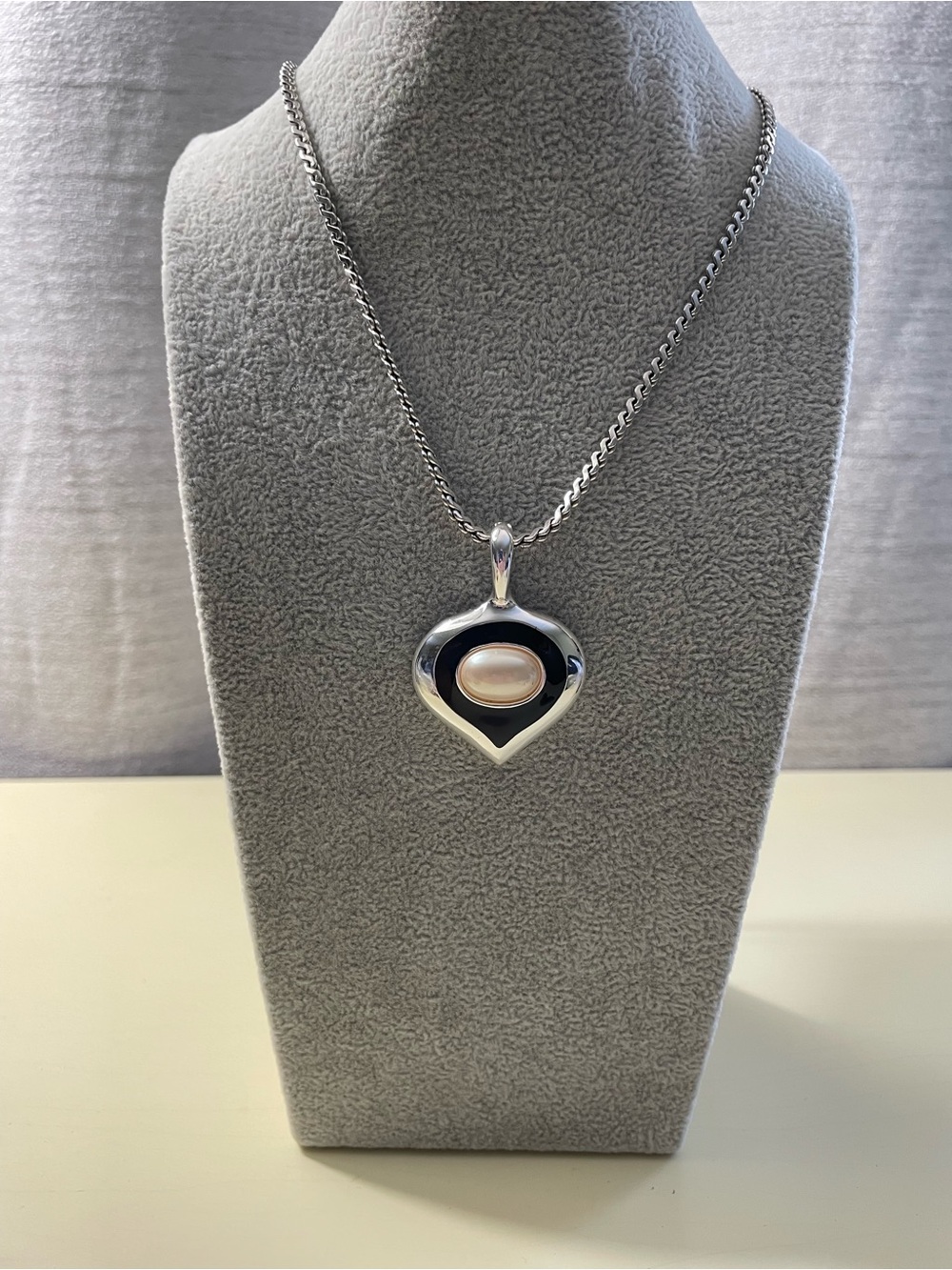 LADY REMINGTON BRAND Sterling Teardrop Pearl Pendant in Black and White - Picture 4 of 4
